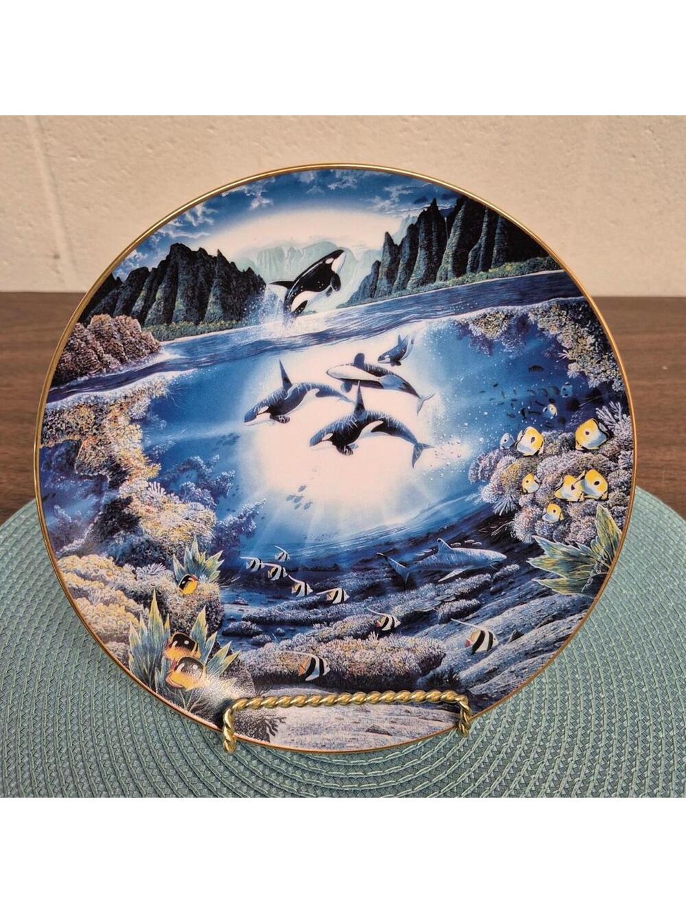 Sunlit Glow Collector Plate by Robert Lyn Nelson - Underwater Paradise